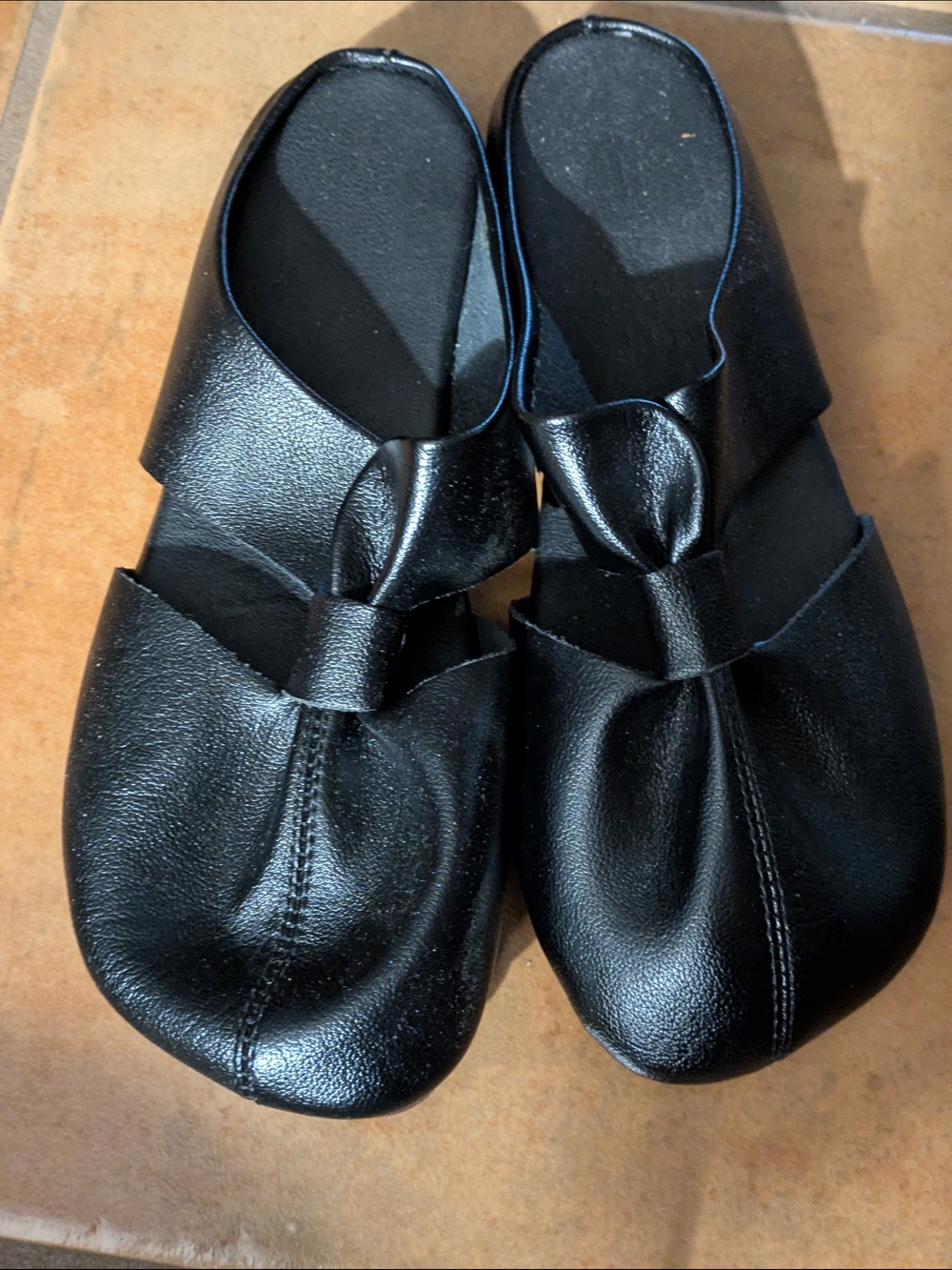 Women's Black Slide Leather Knot-Detail Shoes